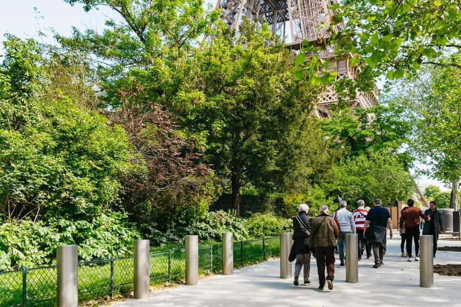 Paris: Eiffel Tower Fully Guided Tour with Summit Option - Should you book the Eiffel Tower Fully Guided Tour with Summit Option?