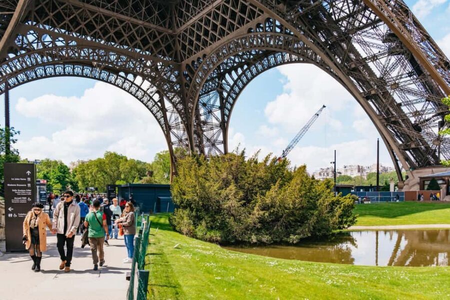 Paris: Eiffel Tower Fully Guided Tour with Summit Option - 2nd-floor elevator and the big Paris views (Louvre, Arc de Triomphe, Notre-Dame)