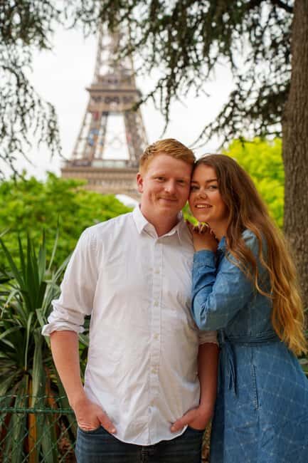 Paris: Eiffel Tower Photoshoot with a Professional - The photographer factor: how posing feels easier with real direction
