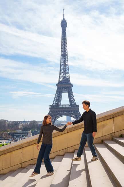Paris: Eiffel Tower Photoshoot with a Professional - What you’ll receive: edited, high-resolution photos with natural retouching