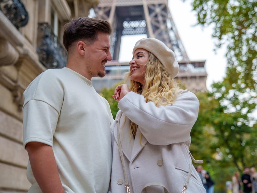 Paris: Eiffel Tower Photoshoot with a Professional - Planning your outfit and timing for better Eiffel Tower photos