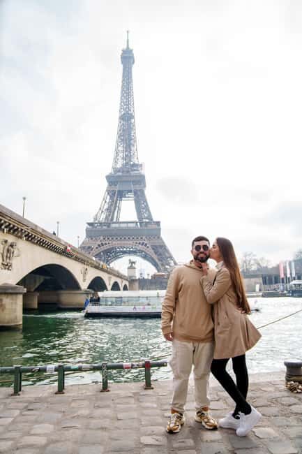 Paris: Eiffel Tower Photoshoot with a Professional - Where the shoot happens: meeting by the Eiffel Tower and moving to photo spots