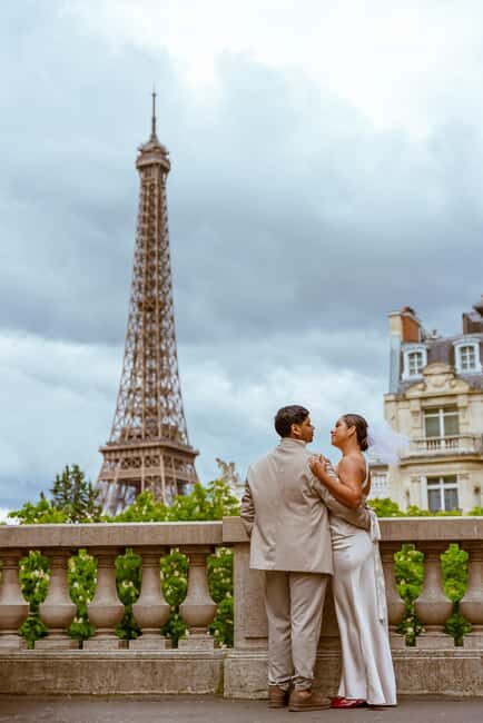 Paris: Eiffel Tower Street Photoshoot - The Main Photo Stop: Eiffel Tower-Framed Shots Without Loitering