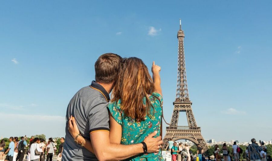 Paris: Eiffel Tower Tickets and City Bus Tour - How to get the best photos on the bus