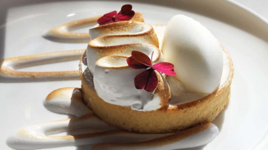 Paris: Elegant Dinner with Drinks in the Eiffel Tower - Price and value: is $152 really worth it