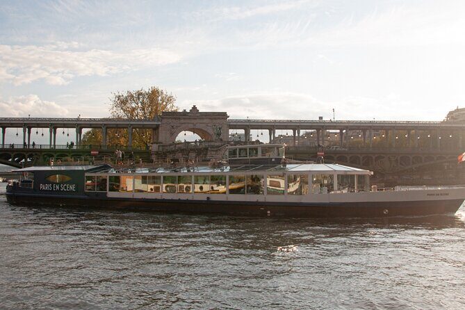 Paris en Scene 3 Course Seine River Dinner Cruise - Seats, angles, and how to make your photos actually work
