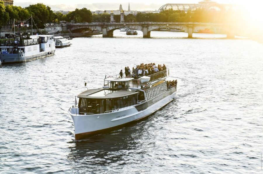 Paris: Evening River Cruise with Music - Optional champagne, wine, or beer: nice touch, but plan for bar pickup