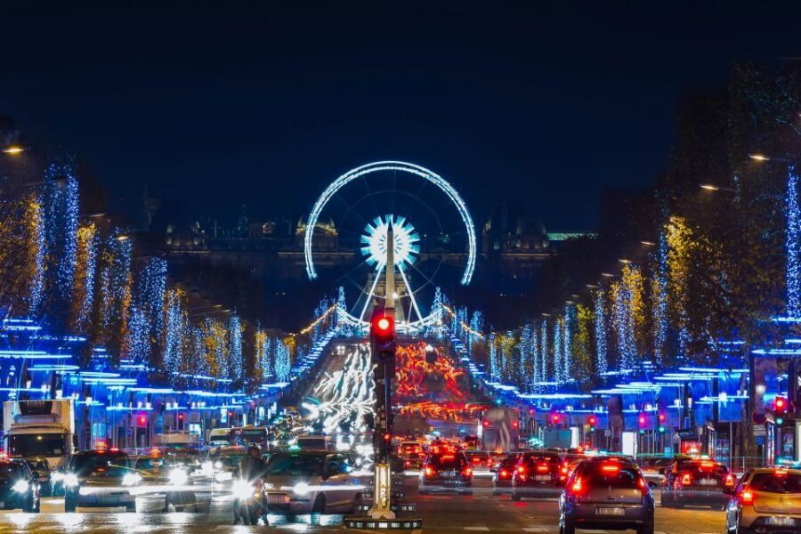 Paris: Evening Sightseeing Tour and Moulin Rouge Show - Inside Féérie Cabaret: Champagne and a Big-Stage Experience