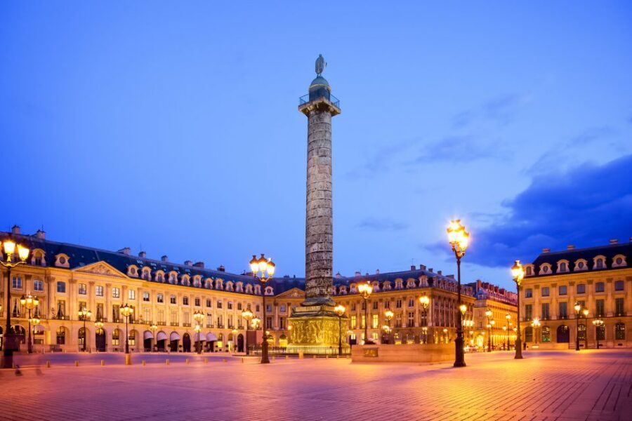 Paris: Evening Sightseeing Tour and Moulin Rouge Show - The Giant Aquarium Return: When the Stage Goes Full Show-Biz