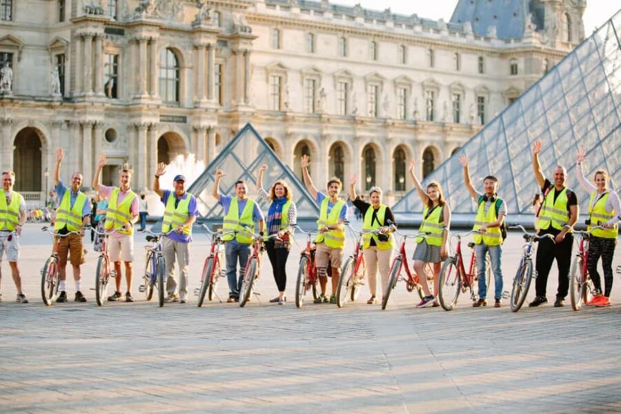 Paris Evening Snapshot Bike Tour - The Big Sights You Pass: Louvre, Notre Dame, and Eiffel Tower Sparkle