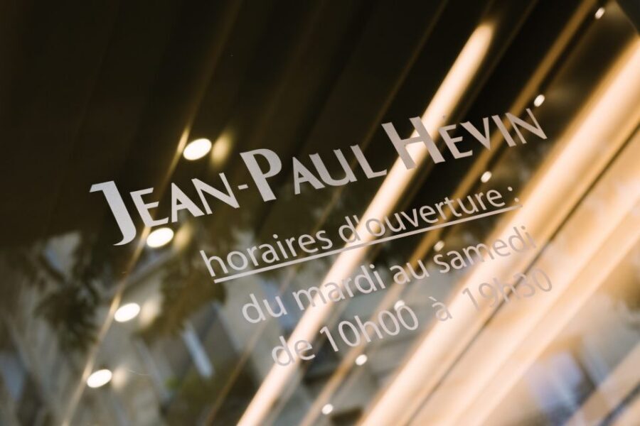 Paris: Food and Wine Tasting Walking Tour in Le Marais - Cheese flight and the natural wine finish at L’Etiquette