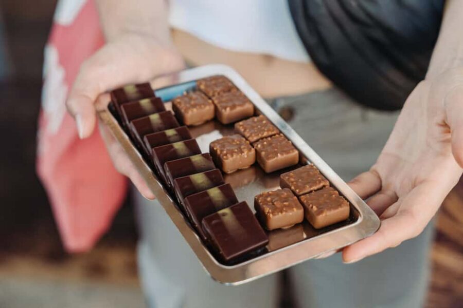 Paris: Food and Wine Tasting Walking Tour in Le Marais - A quick sweet stop, plus another flavorful stop in the Marais