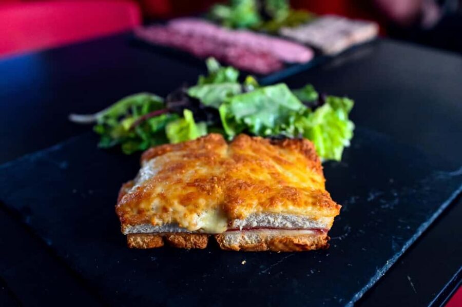 Paris: Food Tour in Le Marais with Tastings - Jewish street flavors: falafels as the next big stop