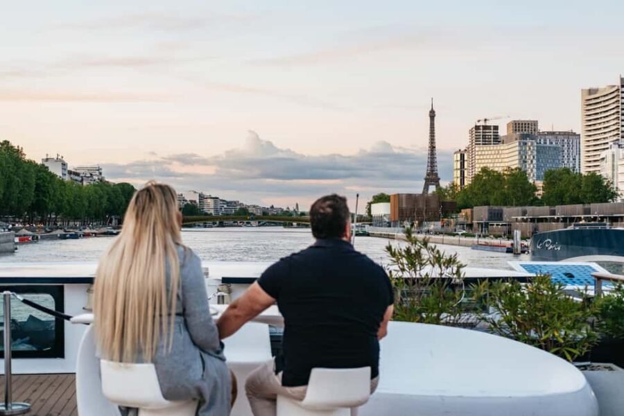 Paris: Gourmet Dinner Cruise on Seine River with Live Music - What Makes This Seine Cruise Feel Worth It