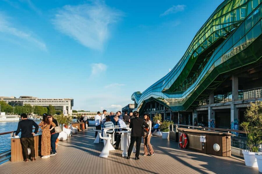 Paris: Gourmet Dinner Cruise on Seine River with Live Music - Live Music in the Lounge, Then a DJ Set for Real Dancing