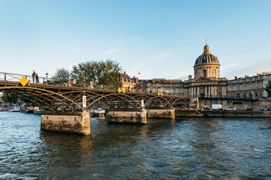 Paris: Gourmet Dinner Cruise on Seine River with Live Music - The Seine Route: What You’ll Pass and Why It’s Fun