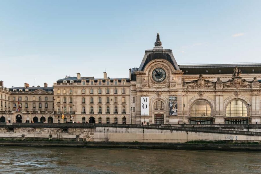 Paris: Gourmet Dinner Cruise on Seine River with Live Music - Practical Tips: What to Wear, When to Be on Deck, and Photo Moves