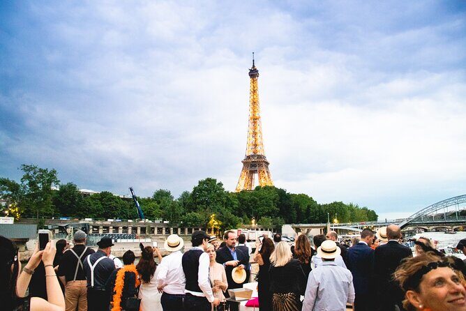 Paris Gourmet Dinner Seine River Cruise with Singer and DJ Set - Why this Seine dinner cruise feels like Paris at eye level