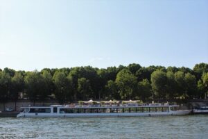 Paris Gourmet Dinner Seine River Cruise with Singer and DJ Set - The route: landmarks you’ll spot without playing guessing games