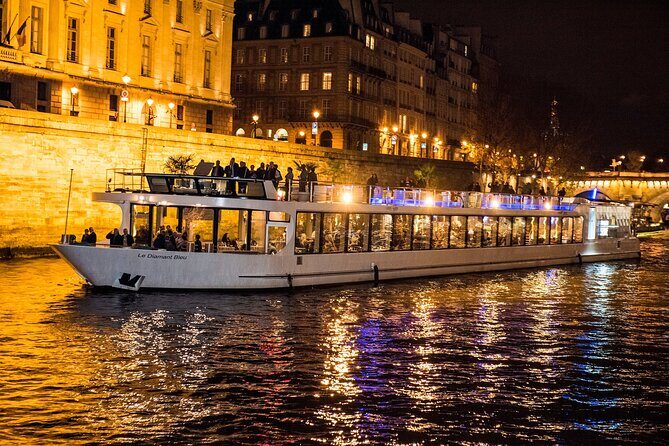 Paris Gourmet Dinner Seine River Cruise with Singer and DJ Set - The boat and the vibe: comfort notes that affect your night