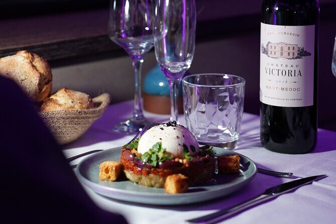 Paris Gourmet Dinner Seine River Cruise with Singer and DJ Set - Logistics that can make or break the experience