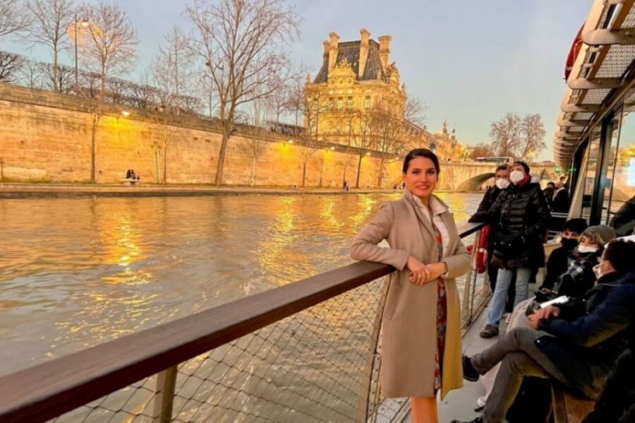 Paris: Grèvin Wax Museum and Seine River Cruise Tickets - The Seine cruise route: Eiffel Tower to Notre-Dame by audio