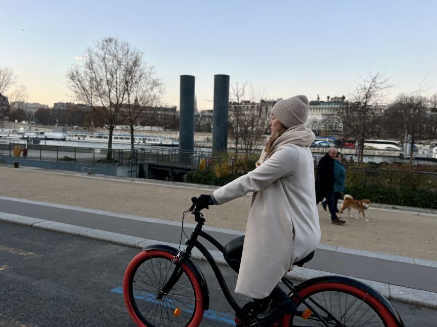 Paris: Guided City Highlights Bike Tour - Safety and comfort on Dutch bikes: how the ride stays doable
