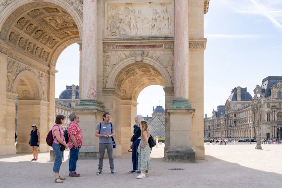 Paris: Guided Tour of the Must-Sees of the Louvre Museum - Entering the Louvre galleries: how the guide keeps you from getting lost