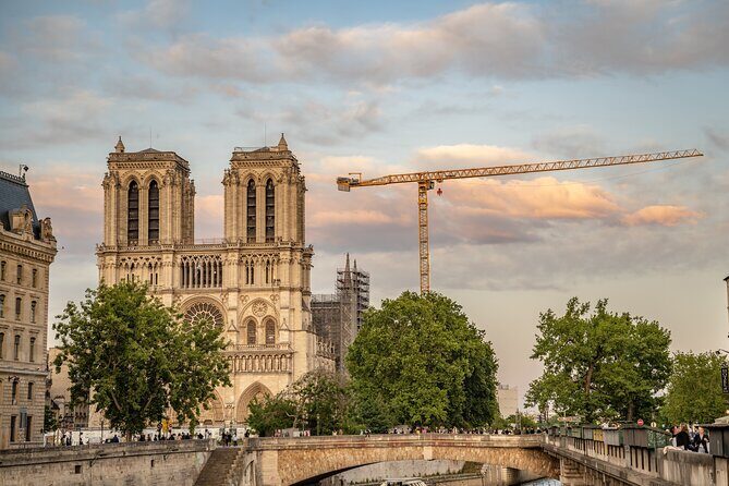 Paris Guided Tour with Notre Dame Cathedral or Ste Chapelle Entry - Île de la Cité: the “where Paris began” walk you can finish fast