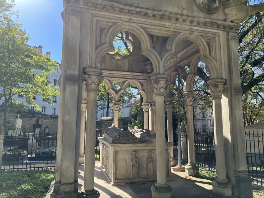 Paris: Haunted Père Lachaise Cemetery Guided Tour - Celebrity graves you’ll recognize, plus what the stories add