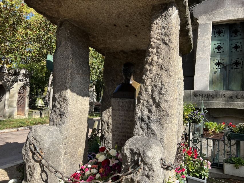 Paris: Haunted Père Lachaise Cemetery Guided Tour - The haunted angle: ghosts, paranormal claims, and spiritualism