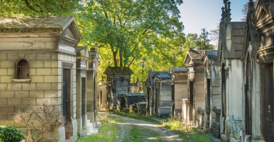 Paris: Haunted Père Lachaise Cemetery Guided Tour - Who you’ll meet: guides that make the stories click