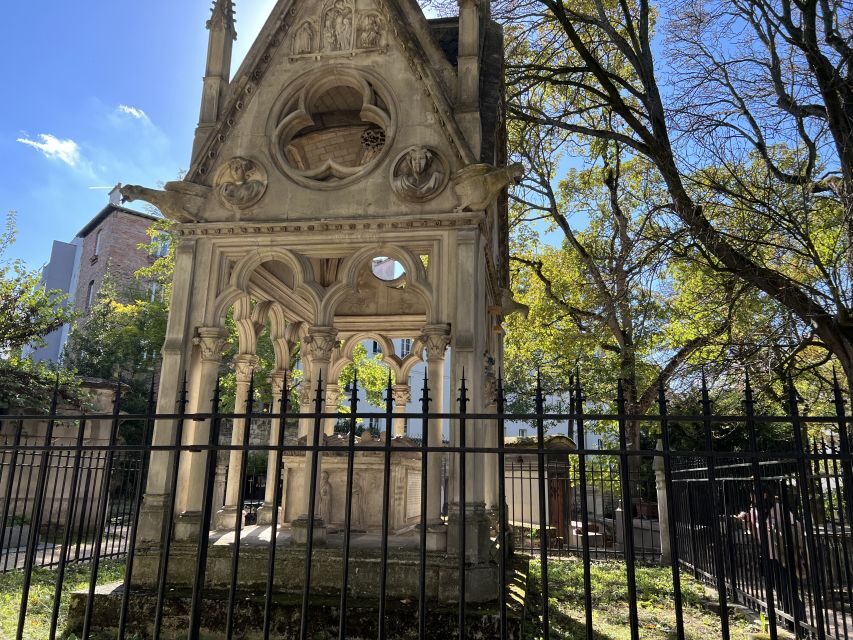 Paris: Haunted Père Lachaise Cemetery Guided Tour - Price and value: is $25 a good deal in Paris?