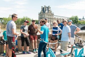 Paris Highlights Bike Tour: Eiffel Tower, Louvre and Notre-Dame - Meeting at Saint-Michel and What Happens Before You Ride