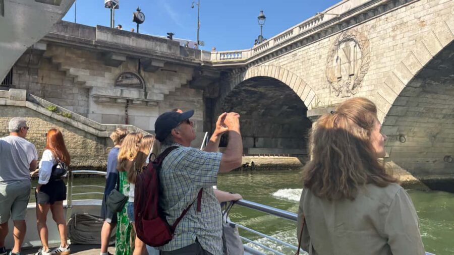 Paris: Hop-On Hop-Off Seine Cruise Pass with 9 Stops - Hôtel de Ville stop: Quai de l’Hôtel de Ville (and the Marais connection)