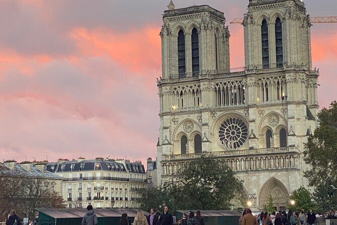 Paris: Île de la Cité and Notre-Dame Walking Tour With Crypt - Meeting at Pont Neuf: how to start without wasting time