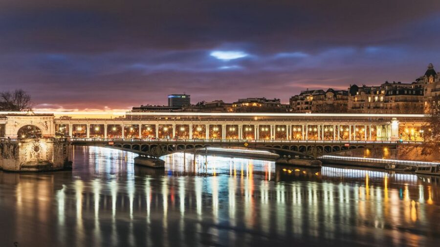 Paris: Illuminated Evening River Cruise & Waffle Tasting - Audio guide in 14 languages and the smartphone playlist option