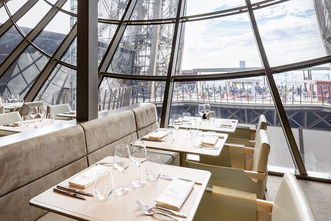 Paris Late Lunch at Eiffel Tower's Madame Brasserie Restaurant - Timing: From Arrival to Sitting Down
