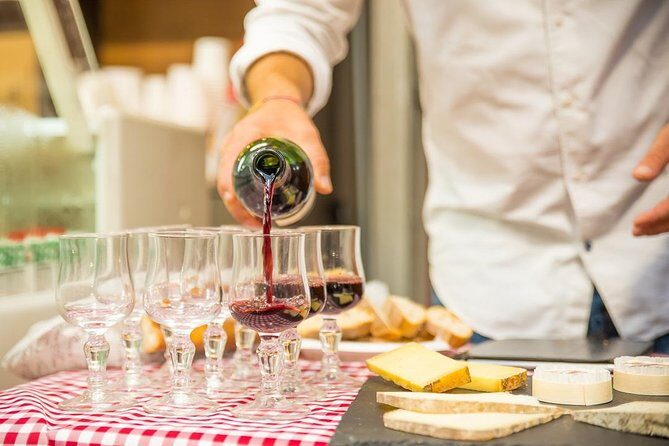 Paris Le Marais District Original Food and Wine Tasting Tour - Le Marais by foot: why this neighborhood works for a tasting tour