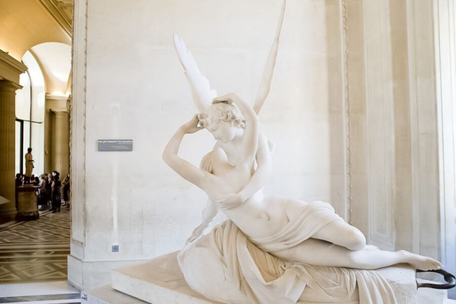 Paris Louvre: 2-Hour Private Tour for Groups or Families - Family-friendly guiding that actually works for kids