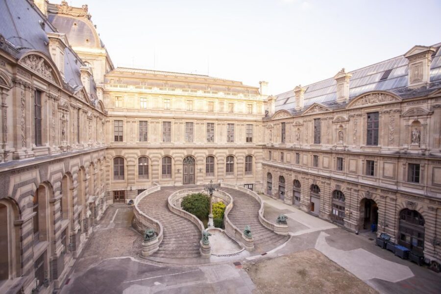 Paris Louvre: 2-Hour Private Tour for Groups or Families - Louvre highlights you might see in this short window