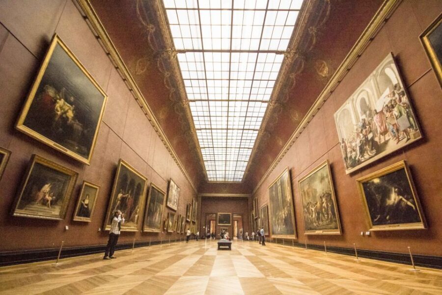 Paris Louvre: 2-Hour Private Tour for Groups or Families - Group size realities: private for you, but not always one single cluster