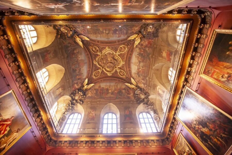 Paris Louvre: 2-Hour Private Tour for Groups or Families - Price and value for $731 per group (up to 5)