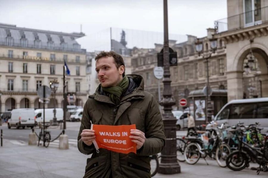 Paris: Louvre Masterpieces Tour with Pre-Reserved Tickets - The icons: how the Mona Lisa, Venus de Milo, and Winged Victory fit together