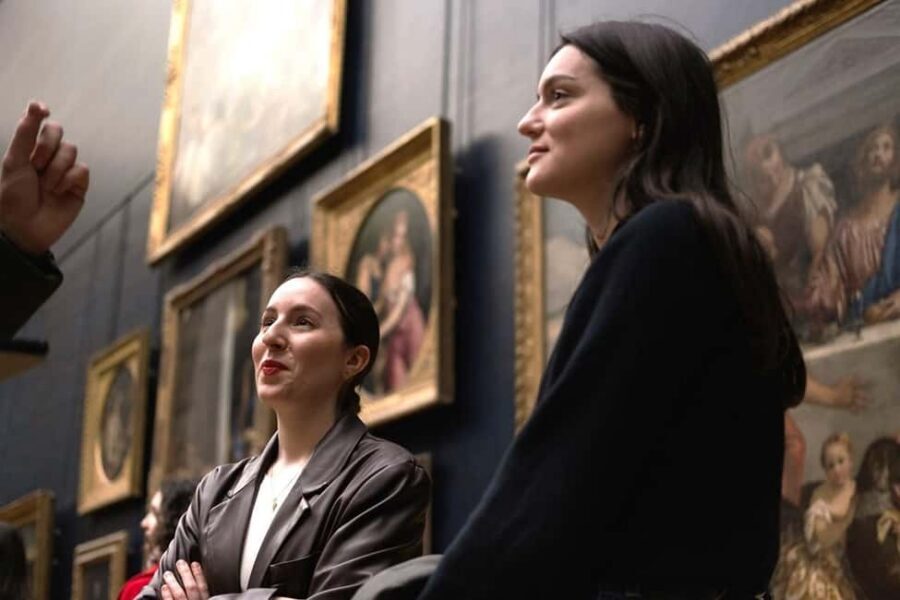 Paris: Louvre Masterpieces Tour with Pre-Reserved Tickets - Stops that turn 2 hours into a real art education
