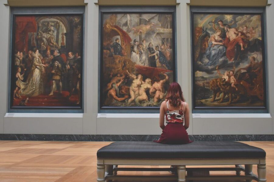 Paris: Louvre Masterpieces Tour with Pre-Reserved Tickets - Meeting at Café Le Nemours and what that means for your timing