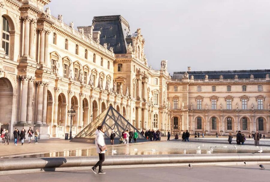 Paris: Louvre Museum Entry Ticket and Garden Walking Tour - Stop 2: Louvre Pyramid photo moment—what to notice before you enter