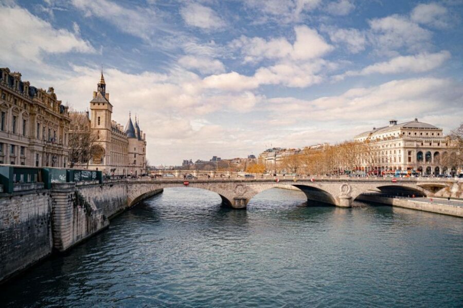 Paris: Louvre Museum Entry Ticket With Host and River Cruise - Seine River cruise: landmark views from the water (and when to do it)