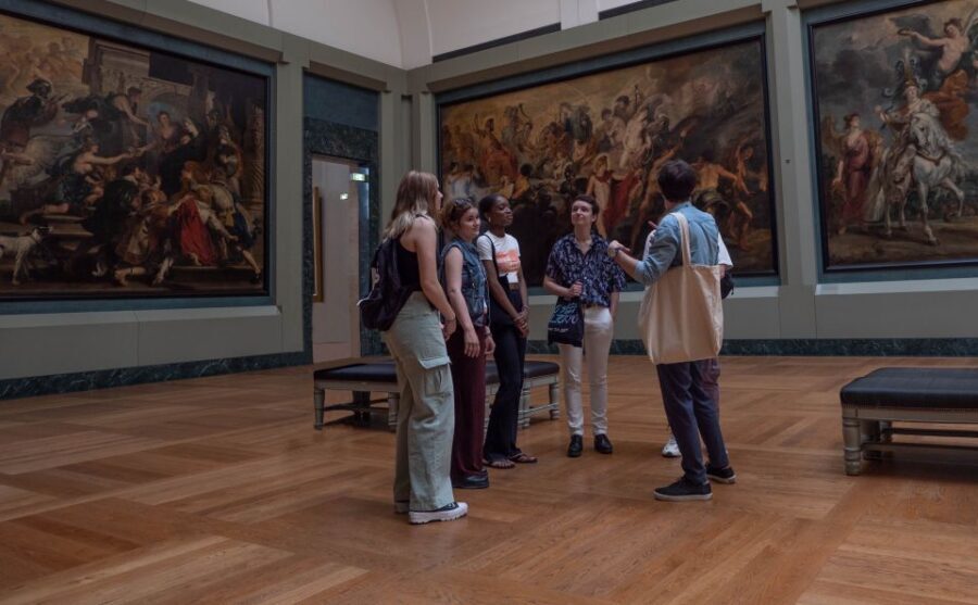 Paris: Louvre Museum Highlights and Mona Lisa Tour - What to bring and how to avoid common missteps