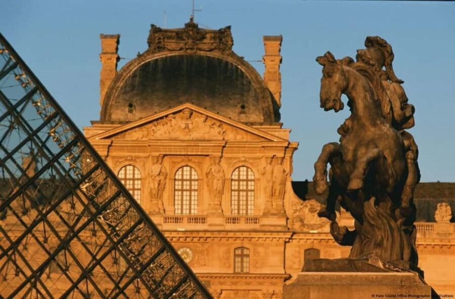 Paris: Louvre Museum Hosted Entry and Mona Lisa Audioguide - Where to Meet Your Host at 174 Rue de Rivoli